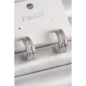 BFS Pirinç Gümüş Renk Zirkon Taşlı İşleme Detay Halka Model Kadın Küpe