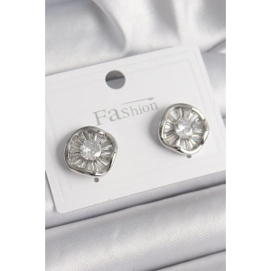 BFS Pirinç Gümüş Renk Zirkon Taşlı Yonca Model Kadın Küpe