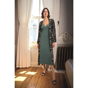 Çiçek ve Yaprak Desenli Dantelli ve Dekolteli Büyük Beden Sabahlık Takımı