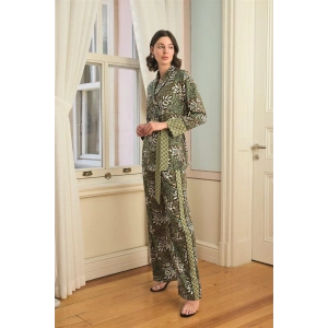 Çiçek Yaprak ve Etnik Desenli Pijama Takımı