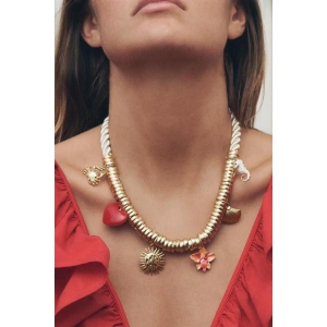 Metal Charmlı Kolye - Altın