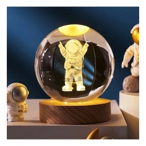 Mutlu Astronot Tasarımlı Işıklı Cam Küre