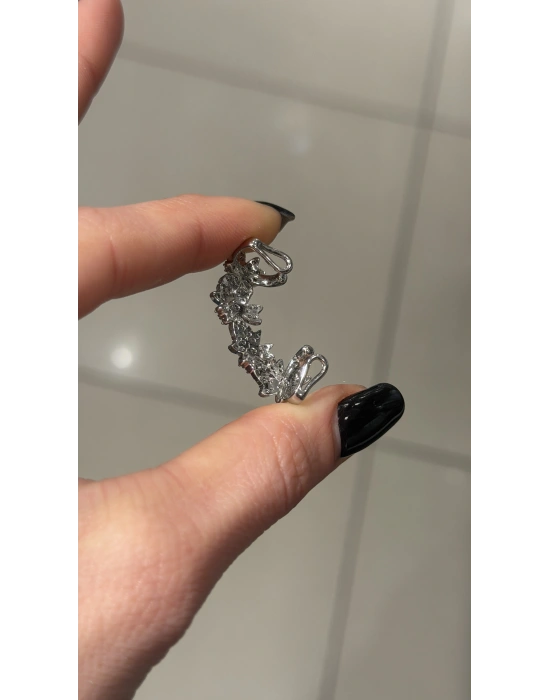 Sıralı Çiçek Detay Sıkmalı Kıkırdak Küpe