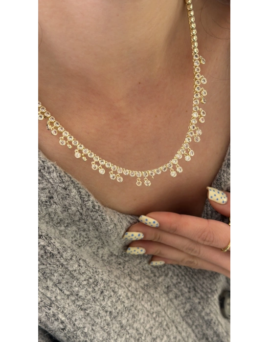 Sallanan Taş Detay Gold Kolye