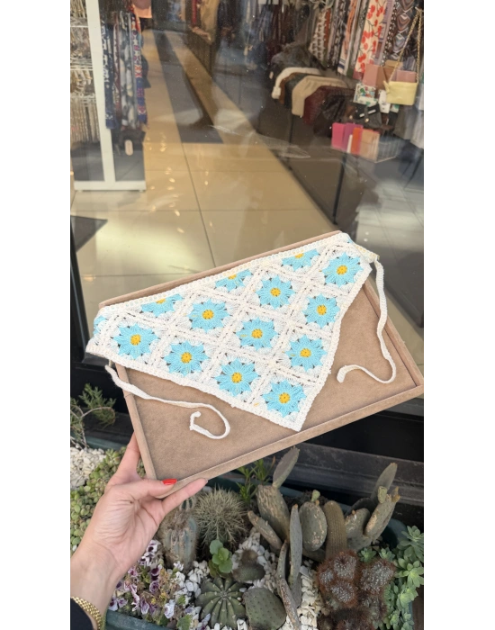 Mavi Çiçekli Motif Örgü Bandana