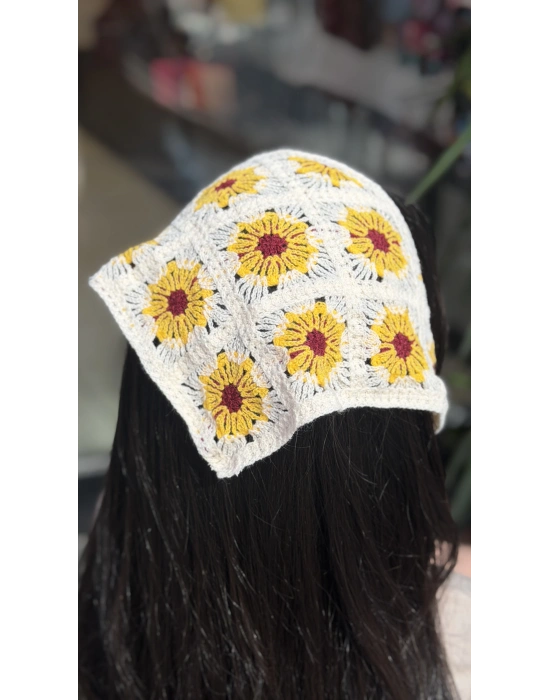 Beyaz Çiçek Motif Örgü Bandana