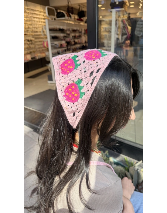 Pembe Çilek Motif Örgü Bandana
