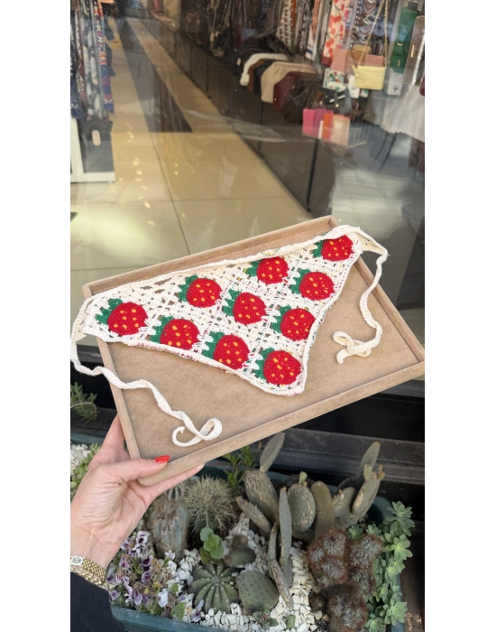 Beyaz Çilek Motif Örgü Bandana