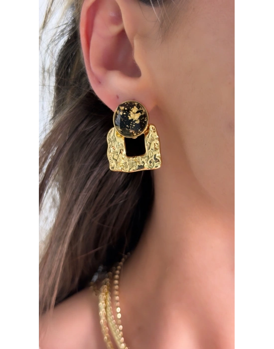 Dövme Plaka Sallantılı Siyah Taş Detay Küpe