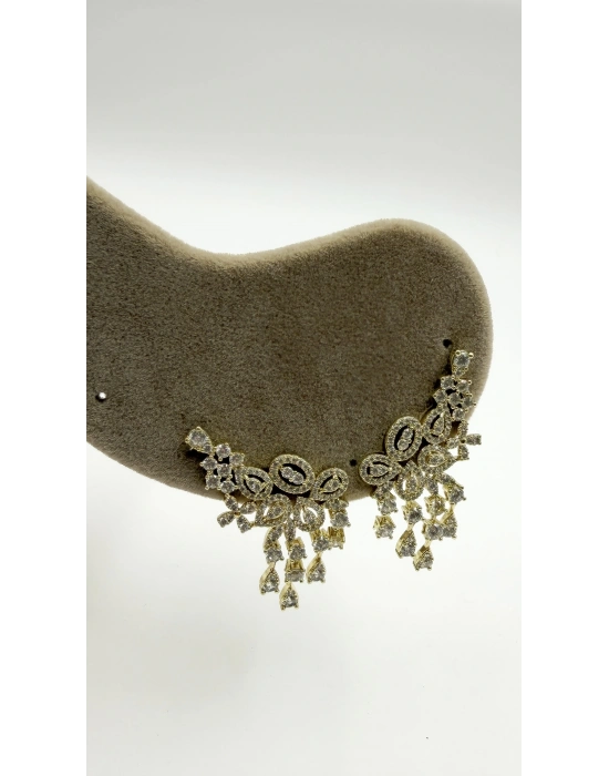 Özel Seri Tasarım Model Taş Detay Küpe