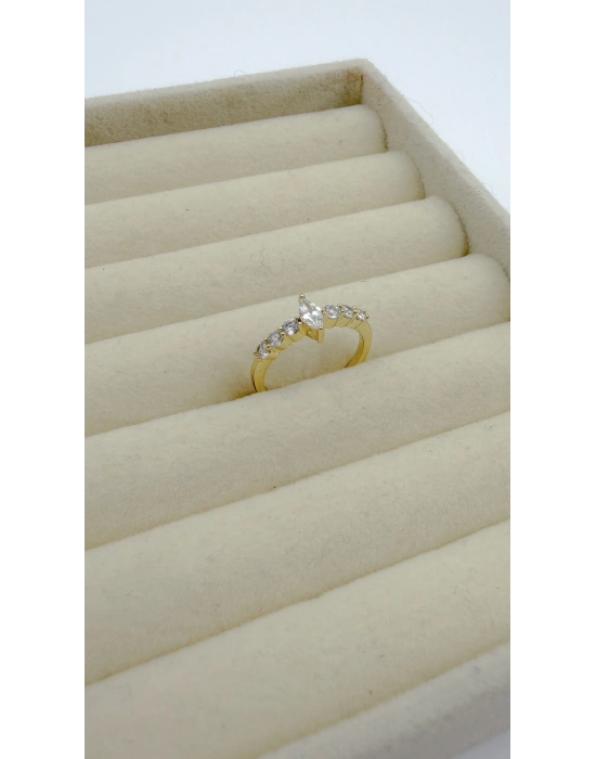 Sıra Taşlı Baget Taş Detay Yüzük