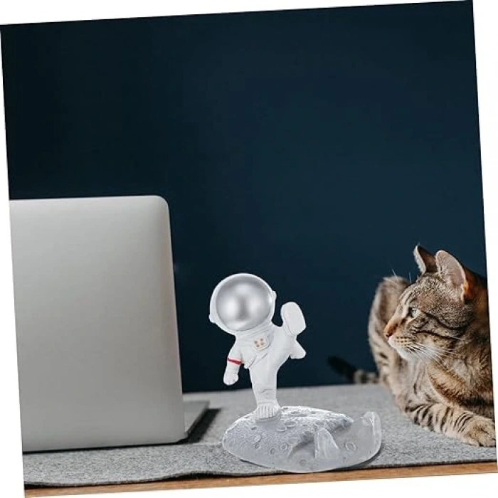 Astronot Tasarımlı Masaüstü Telefon Tutucu