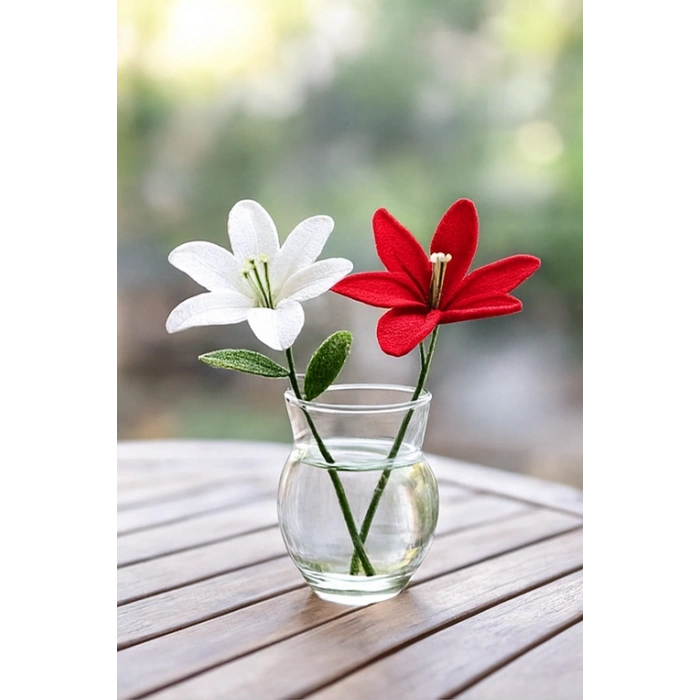 El Örgüsü Zambak Çiçeği