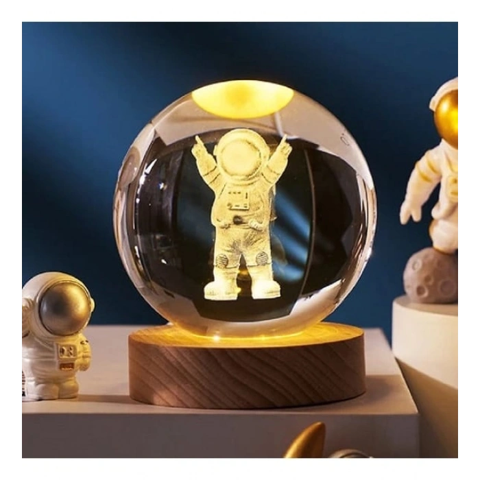 Mutlu Astronot Tasarımlı Işıklı Cam Küre