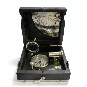 Ahşap Kutulu İşlemeli Pirinç Pusula Seti