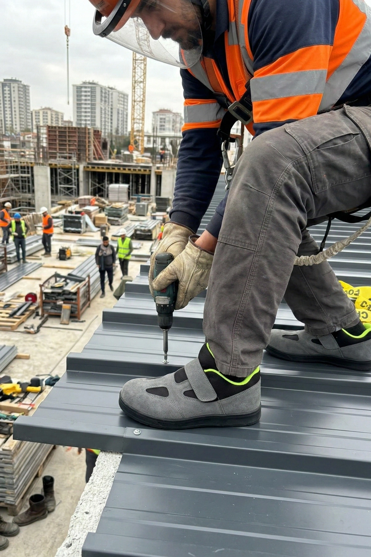 Kaynak Çapaklarına Dayanıklı, Mıknatıslı Kaymaz İş Ayakkabısı - Yeşil-Gri