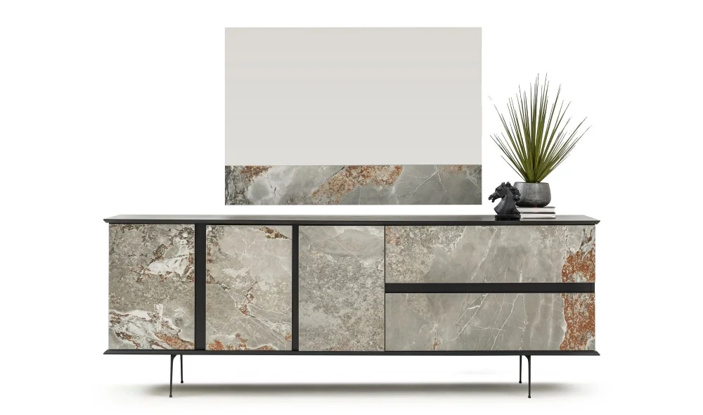 Ellie Konsol ve Ayna