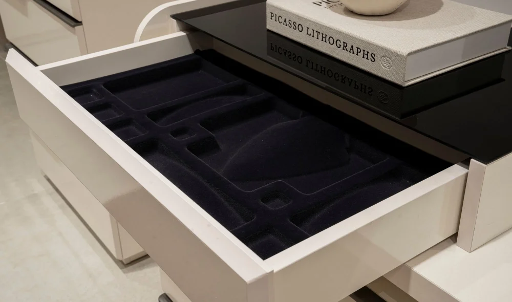 Vena Şifonyer ve Ayna