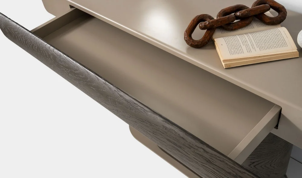 Gusto Dresuar ve Ayna