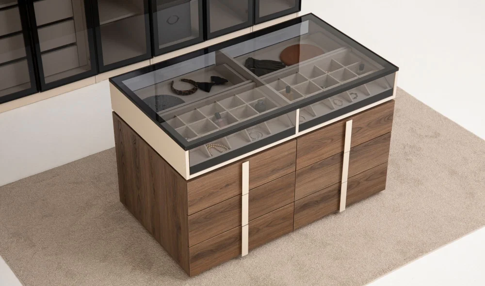 Aral Giyinme Dolabı