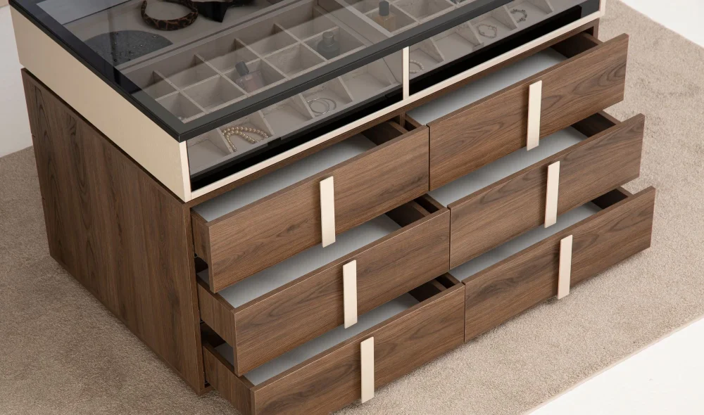 Aral Giyinme Dolabı