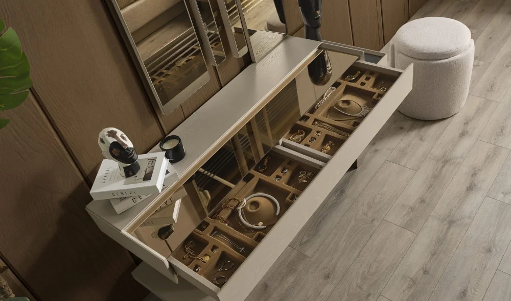 Frida Şifonyer ve Ayna