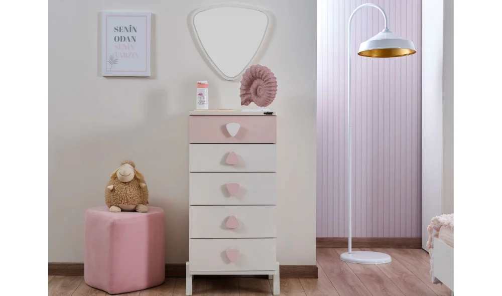 Nora Şifonyer ve Ayna