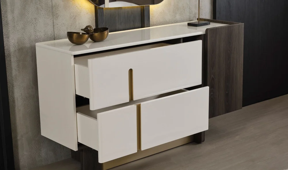 Pedro Şifonyer ve Ayna