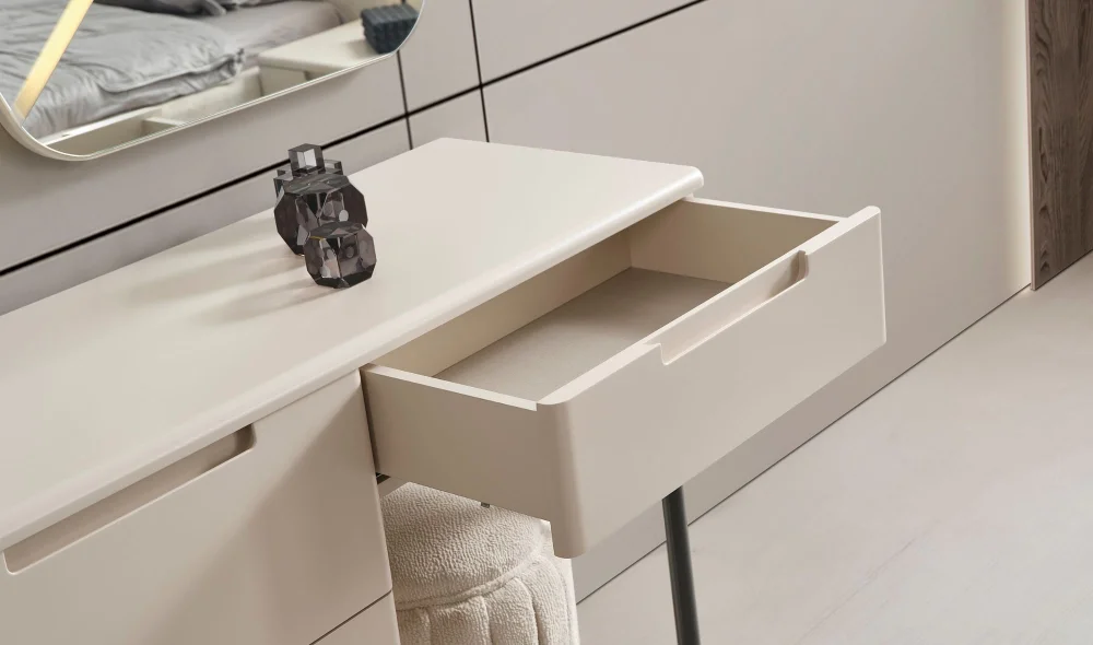 Stella Şifonyer ve Ayna