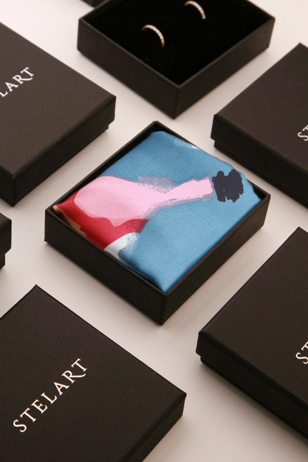 Bordo Mavi Soyut Çiçek Desenli Fular