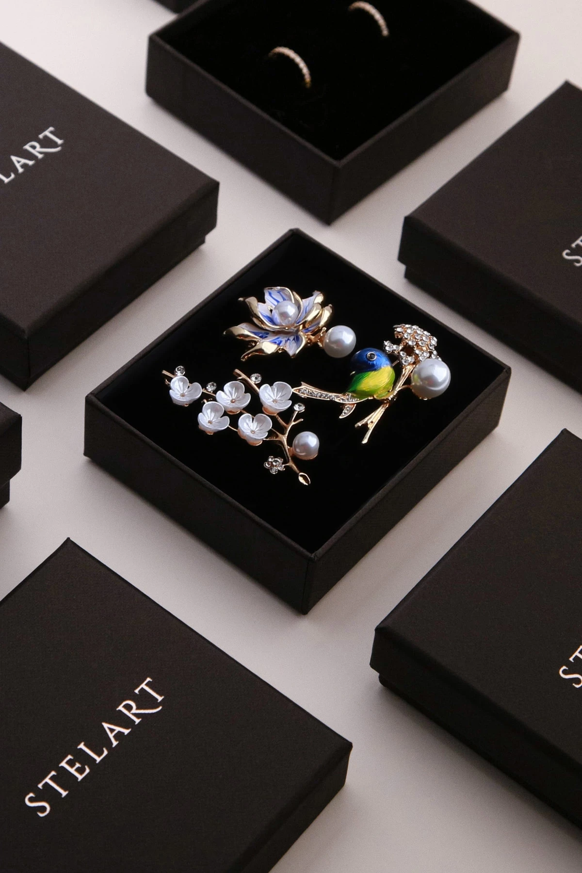 İncili Üçlü Broş Seti