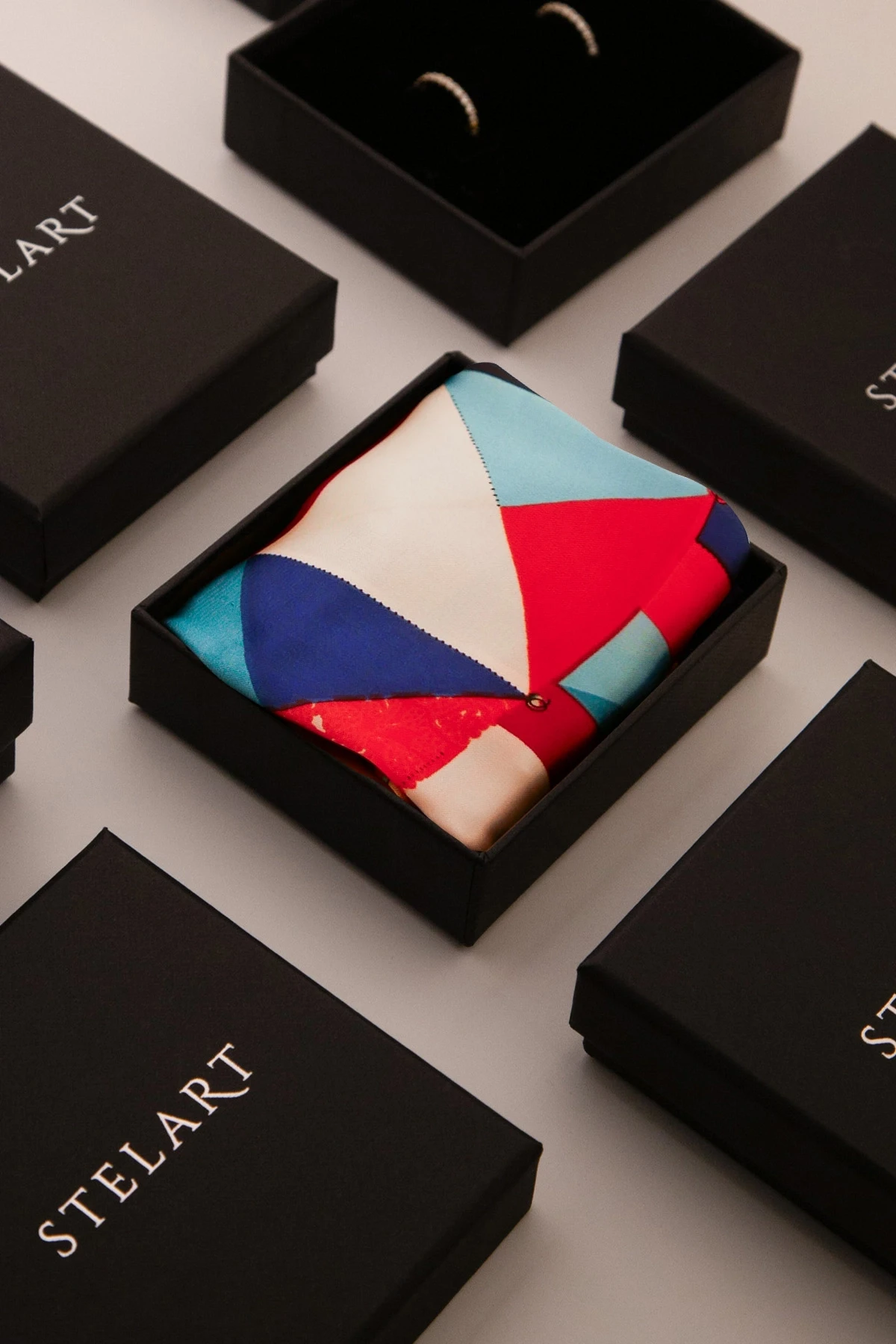 Renkli Geometrik Desenli Fular