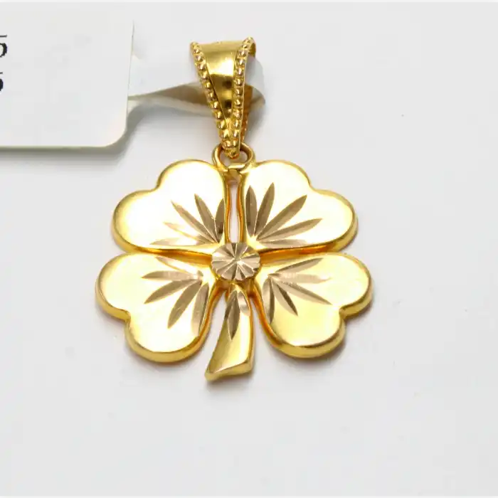 14 Ayar Kalp Desenli Yonca Kolye Ucu