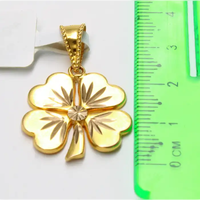 14 Ayar Kalp Desenli Yonca Kolye Ucu