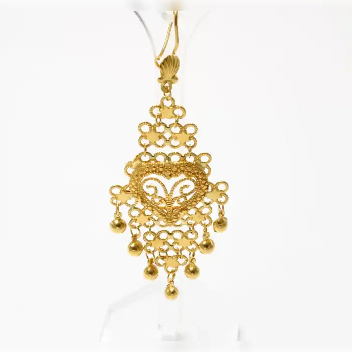 22 Ayar Kişnişli Kalp Desenli Sallama Küpe