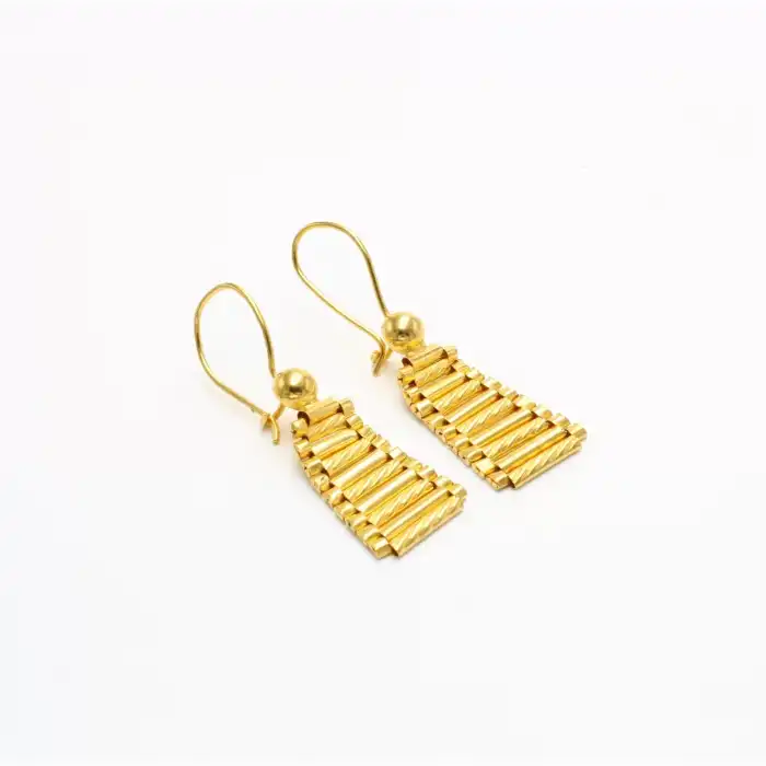 22 Ayar Piramit Küpe