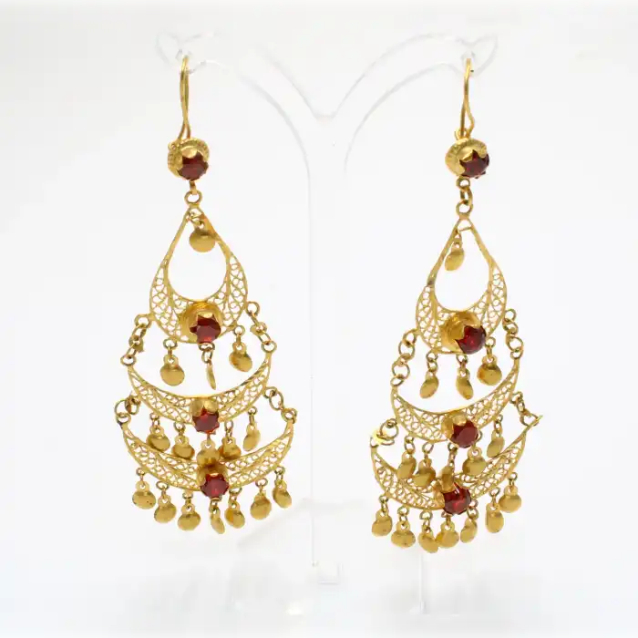 22 Ayar Taşlı Tasarım Küpe