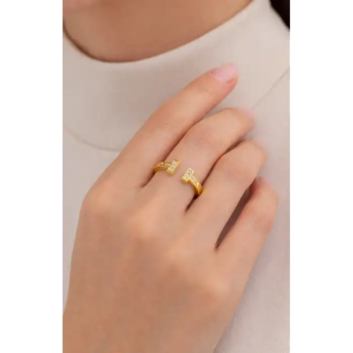 22 Ayar Altın Yüzük Taşlı T Modeli 2.36 GR YZK6341
