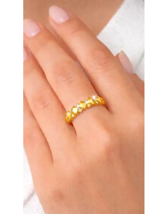 22 Ayar Altın Yüzük Taşlı Piramit Model 3.66 GR YZK3980