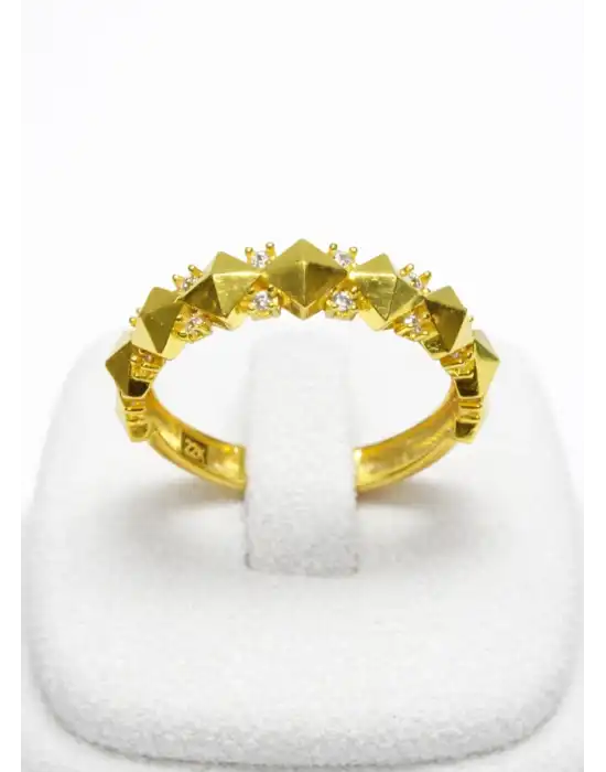 22 Ayar Altın Yüzük Taşlı Piramit Model 3.66 GR YZK3980