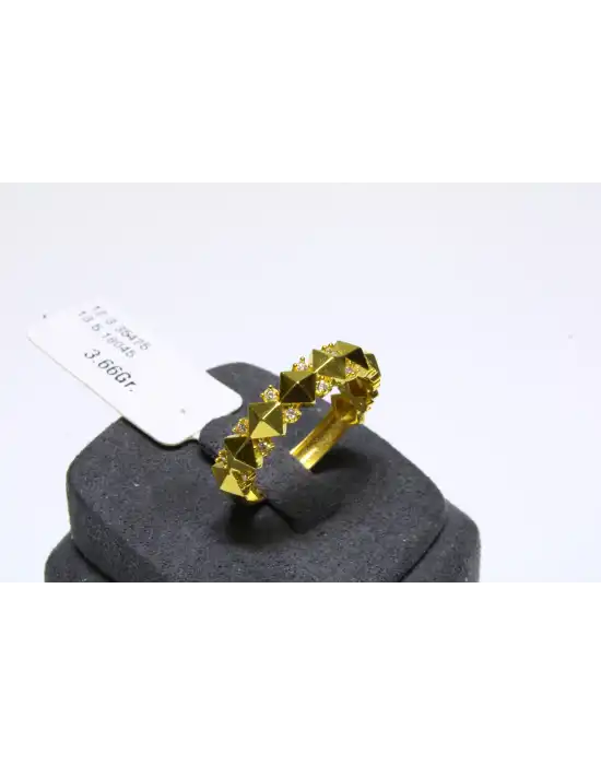 22 Ayar Altın Yüzük Taşlı Piramit Model 3.66 GR YZK3980