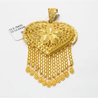 14 Ayar Papatya Desenli Püsküllü Kolye Ucu