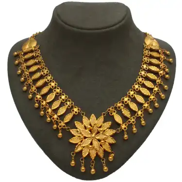 14 Ayar Papatya Kişnişli Kolye