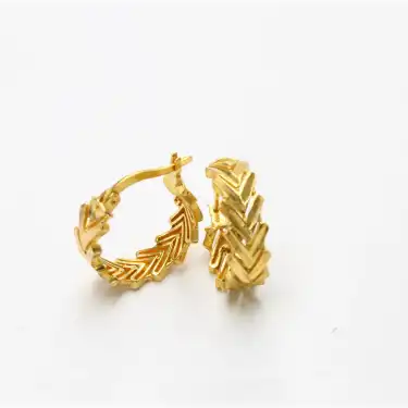 22 Ayar Başak Model Küpe