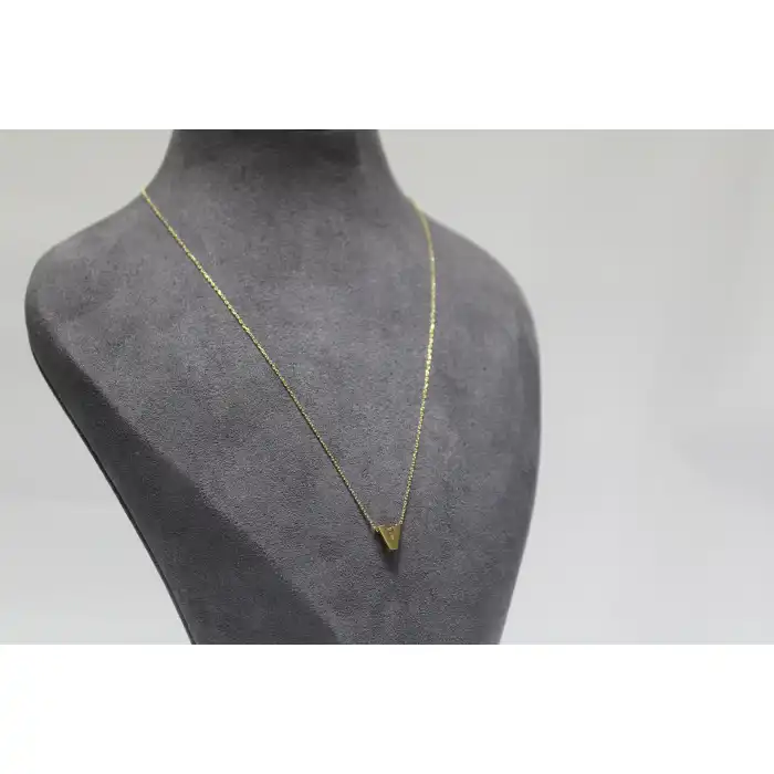 14 Ayar Altın V Harfi Kolye Zinciriyle Beraber