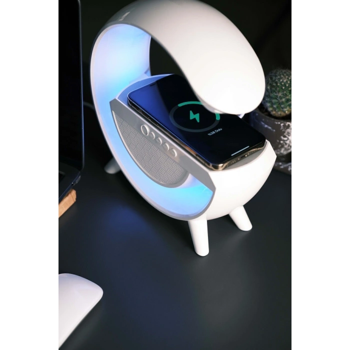 Beyaz Bluetooth Hoparlörlü Masa Lambası, Kablosuz Şarj Özellikli ve 2 Saat Dinleme Süresi