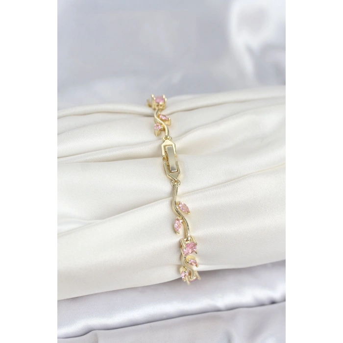 Pirinç Gold Renk Pembe Zirkon Taşlı Çiçek Model Kadın Bileklik