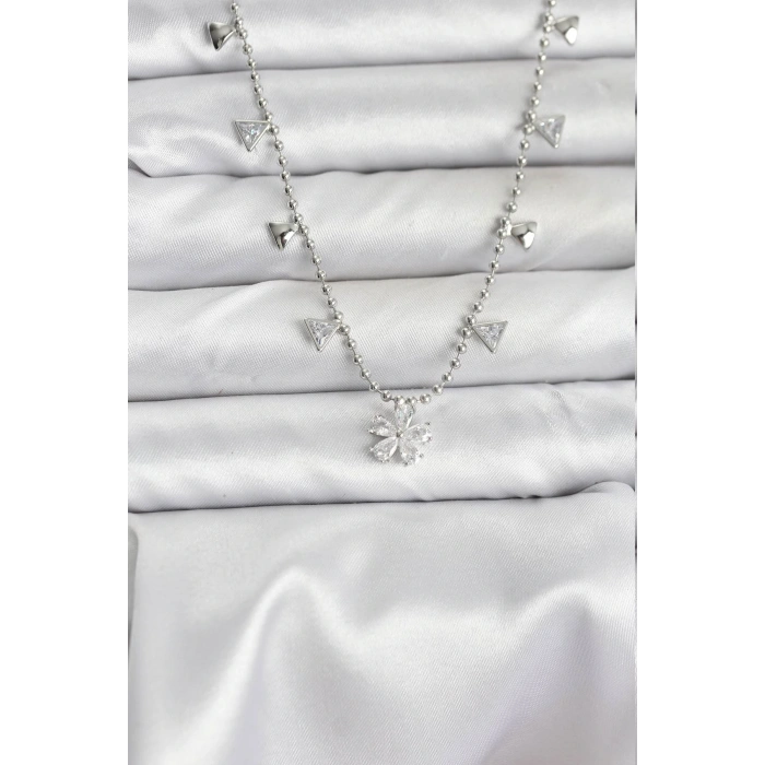 Pirinç Gümüş Renk Zirkon Taşlı Çiçek Model Kadın Kolye