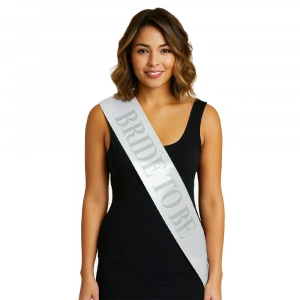 Beyaz Saten Üzerine Kalın Gümüş Yazılı Bride To Be Kuşağı