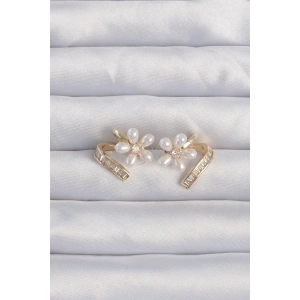 Pirinç Gold Renk Zirkon Taşlı Kıvrımlı İnci Çiçek Küpe